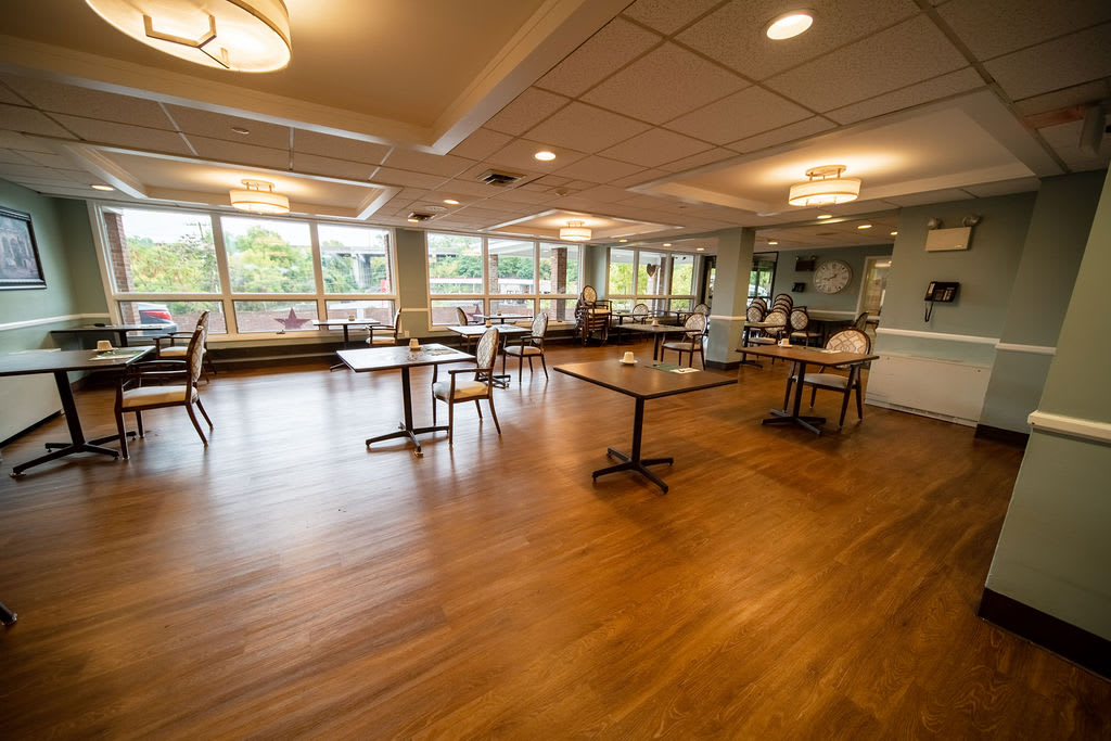 Dining room at Independence Court of Monroeville